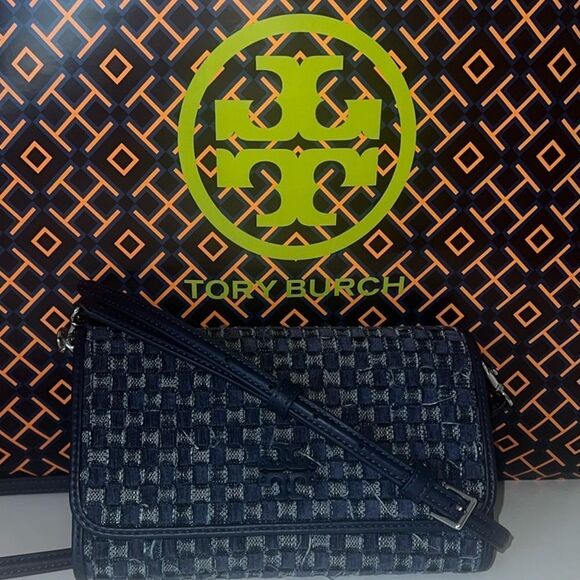 Tory Burch Thea Denim Navy Woven Flat Wallet Crossbody Bag NWT - Picture 2 of 11